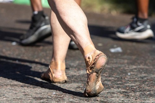 graham wells runs barefoot