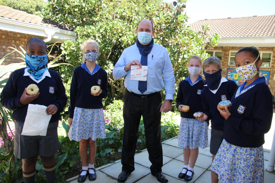 960Children with doughnuts at laddsworth